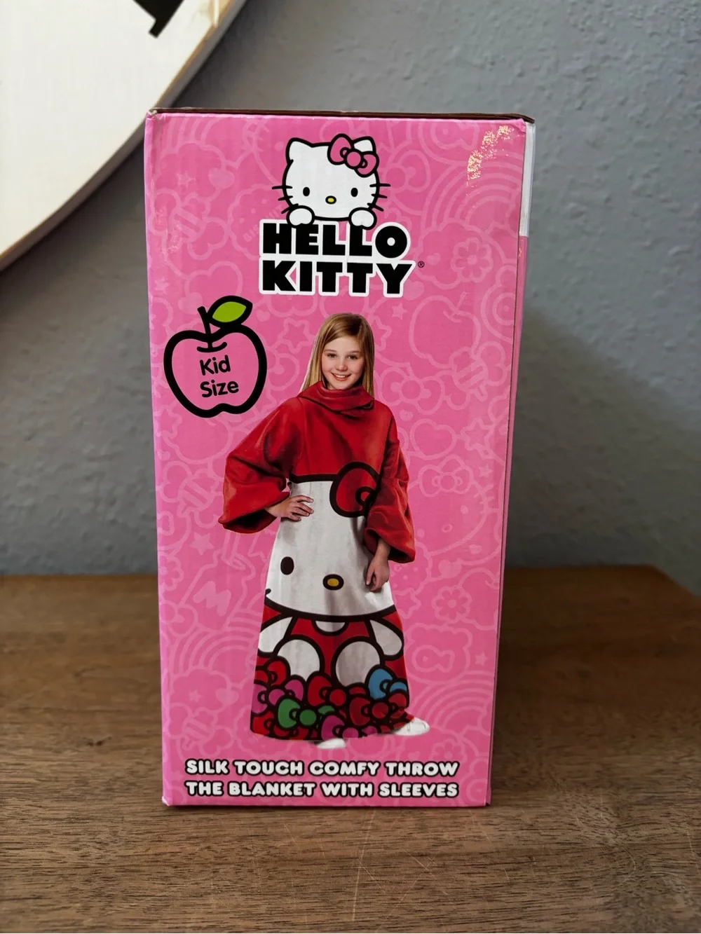 Hello Kitty Silk Touch Comfy Throw - Pink & Red